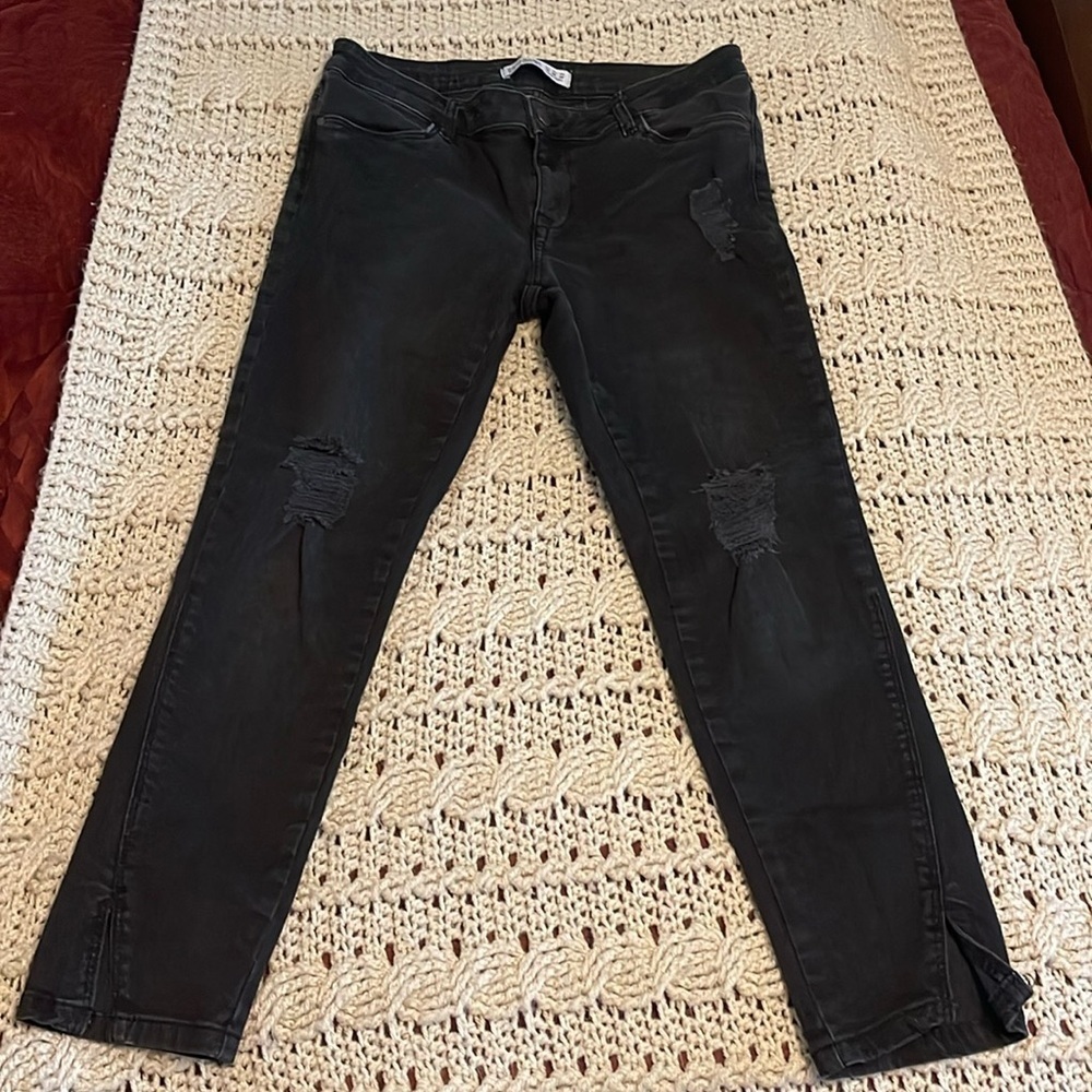 Zara Basic Woman’s size 8 Black Z1975 Denim Distressed Jeans , slits at ankle